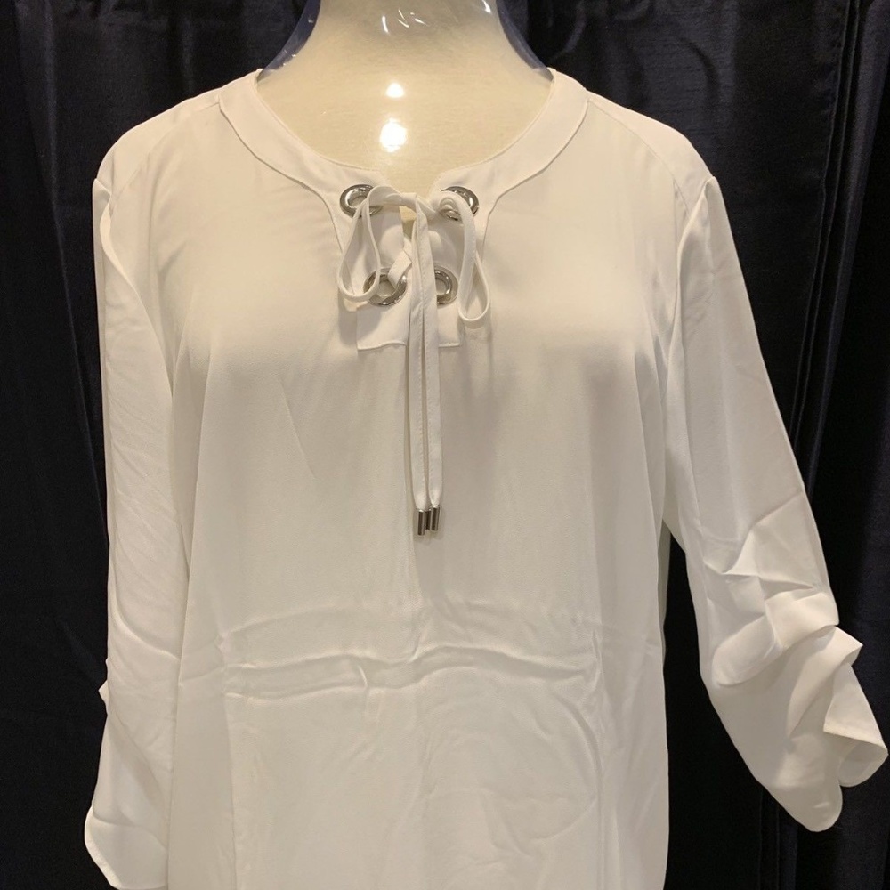 JM COLLECTION women's top size XL lace-up